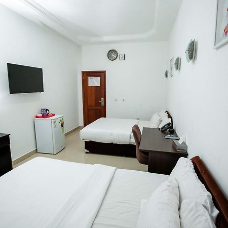 Hotel Everest Rd Congo Kinszasa Zewnętrze zdjęcie
