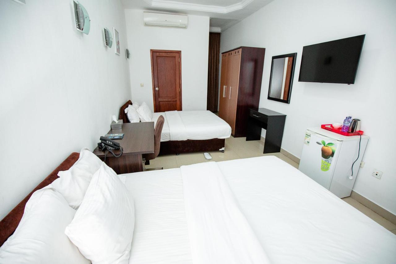 Hotel Everest Rd Congo Kinszasa Zewnętrze zdjęcie