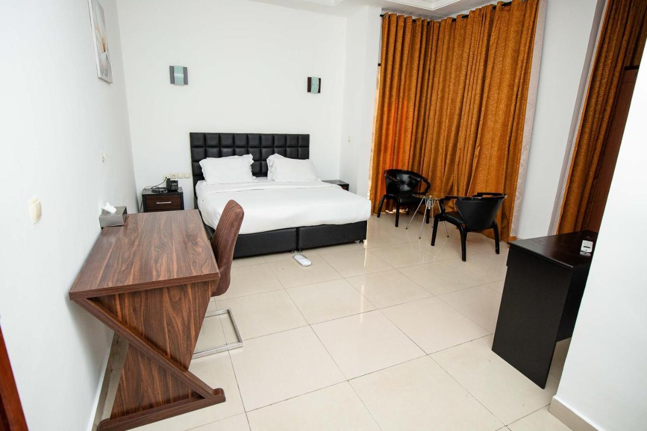 Hotel Everest Rd Congo Kinszasa Zewnętrze zdjęcie