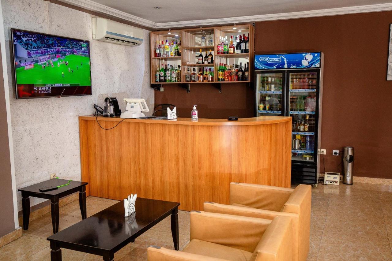 Hotel Everest Rd Congo Kinszasa Zewnętrze zdjęcie