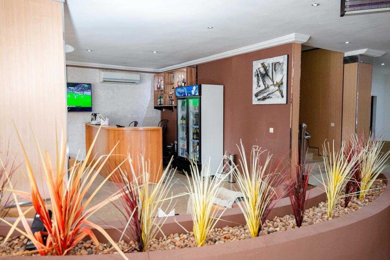 Hotel Everest Rd Congo Kinszasa Zewnętrze zdjęcie