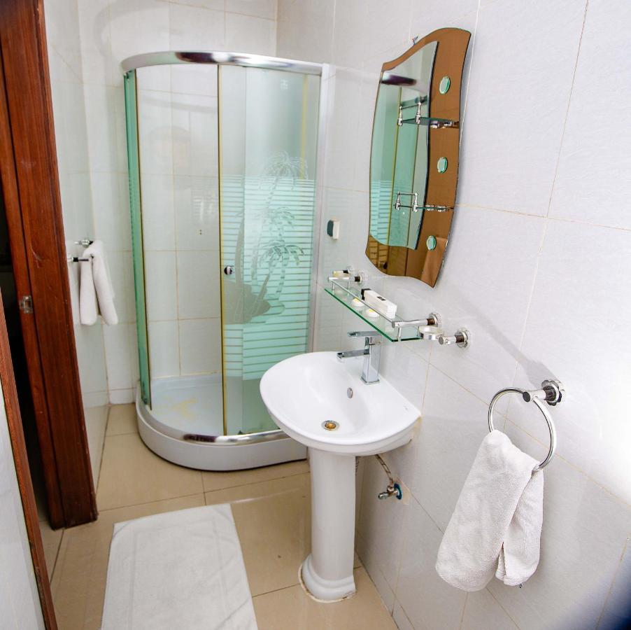 Hotel Everest Rd Congo Kinszasa Zewnętrze zdjęcie