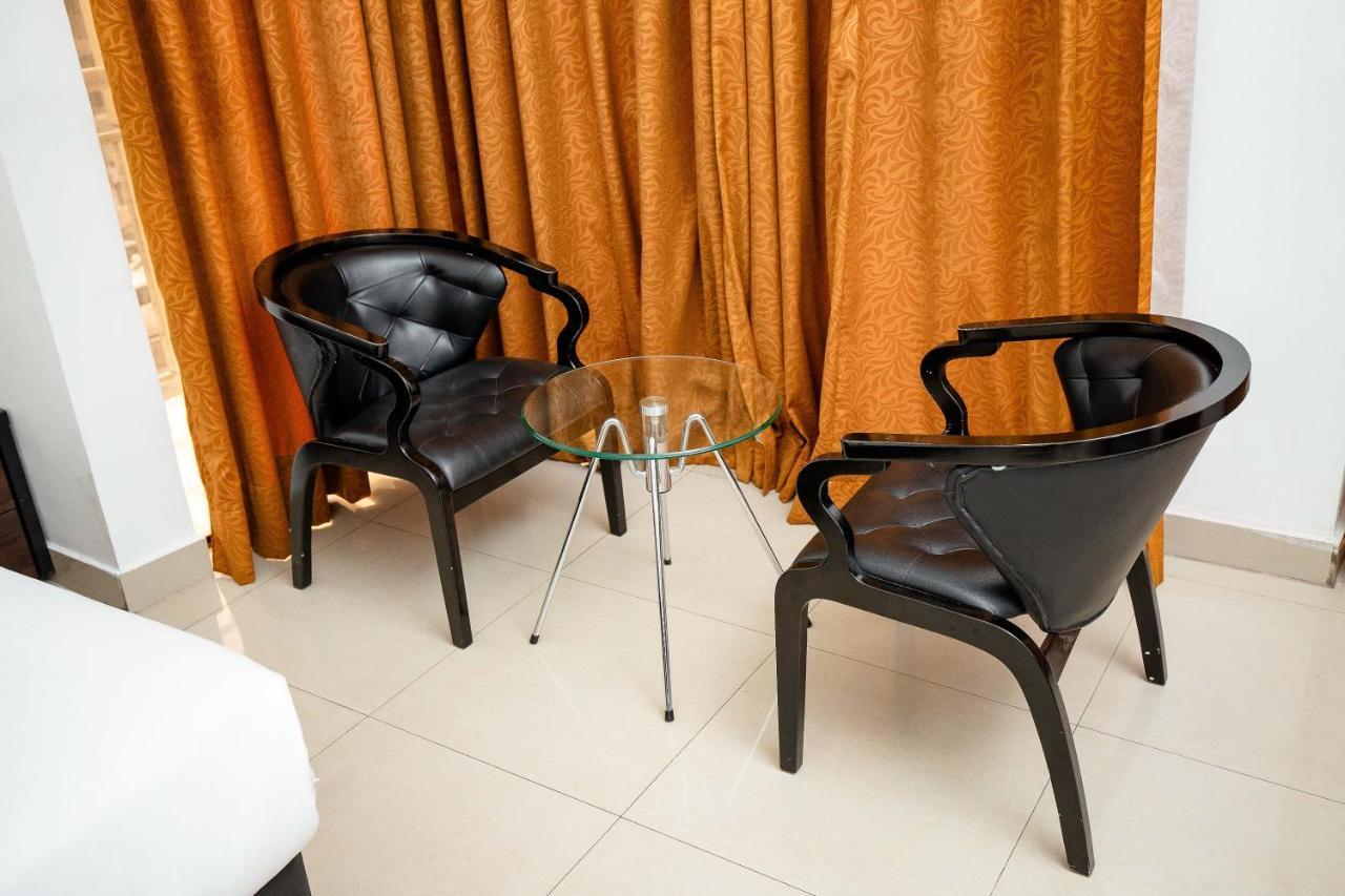 Hotel Everest Rd Congo Kinszasa Zewnętrze zdjęcie