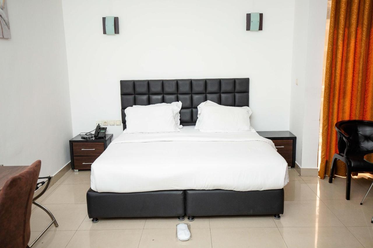 Hotel Everest Rd Congo Kinszasa Zewnętrze zdjęcie