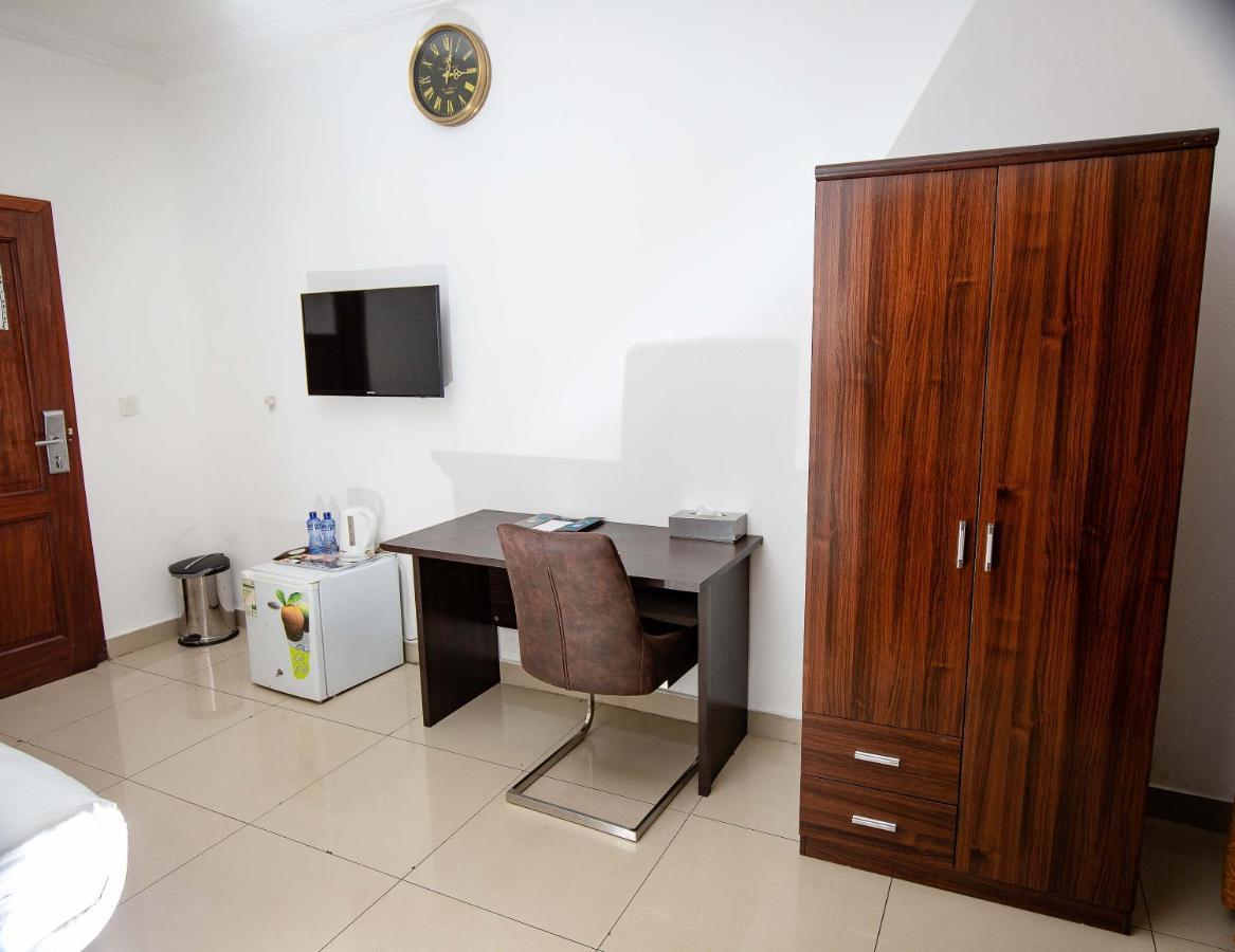 Hotel Everest Rd Congo Kinszasa Zewnętrze zdjęcie