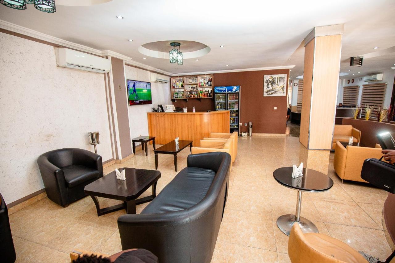 Hotel Everest Rd Congo Kinszasa Zewnętrze zdjęcie