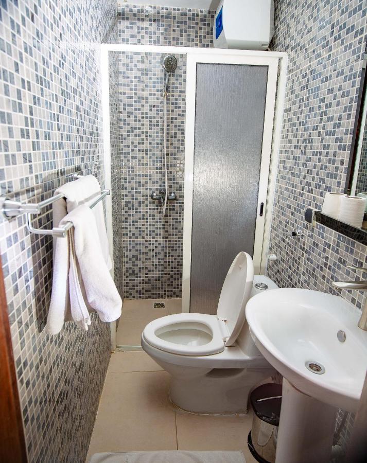Hotel Everest Rd Congo Kinszasa Zewnętrze zdjęcie