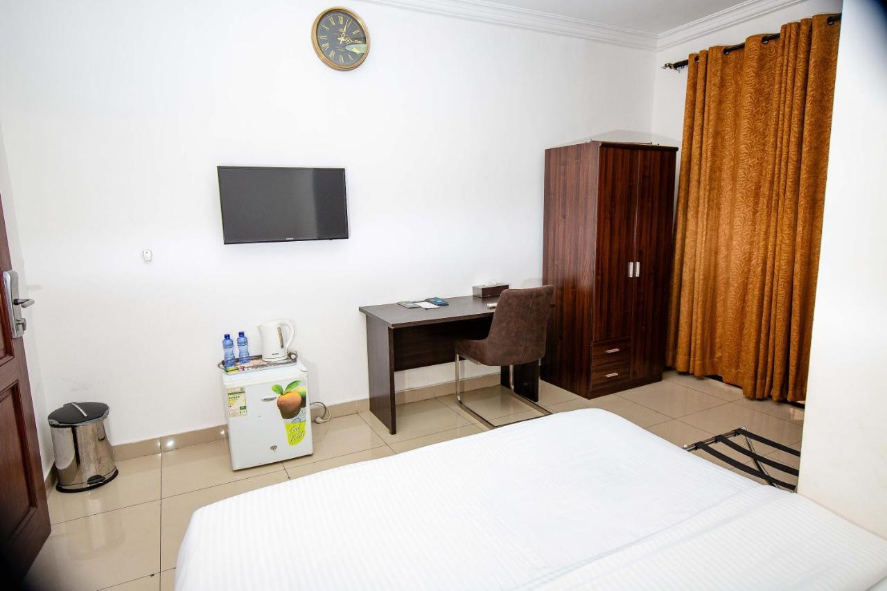 Hotel Everest Rd Congo Kinszasa Zewnętrze zdjęcie